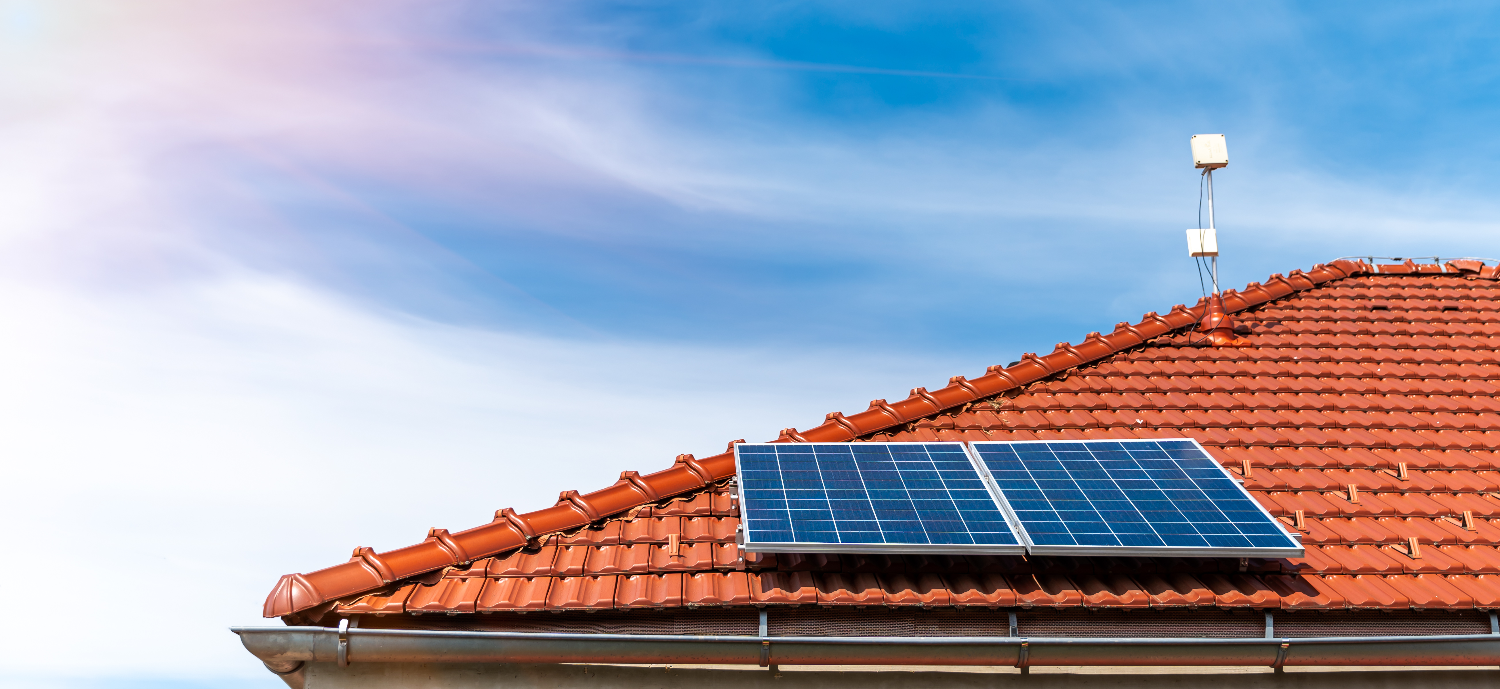 Installation de panneaux solaires sur une maison individuelle de 80m² en France
